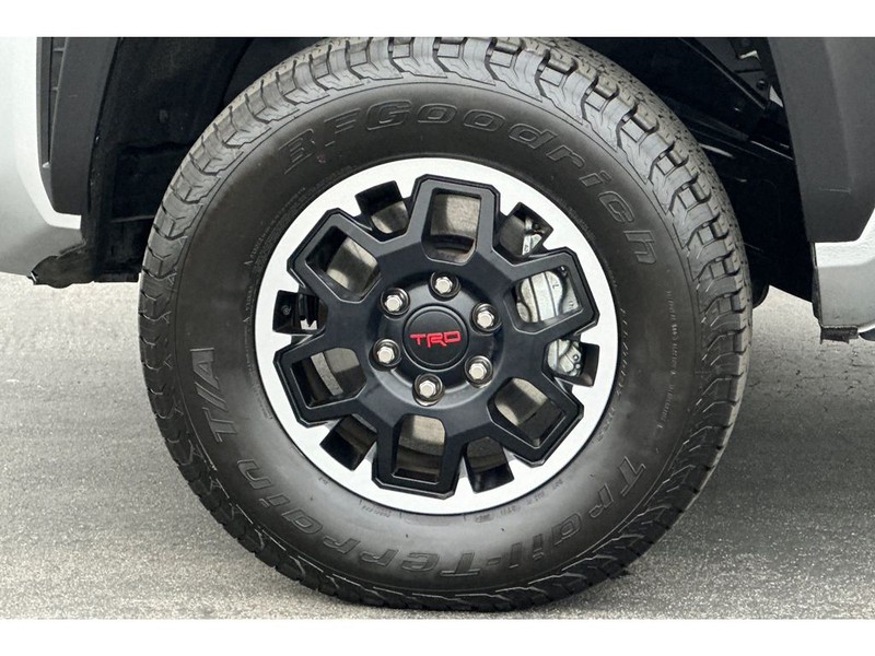 Toyota Tacoma Vehicle Full-screen Gallery Image 31