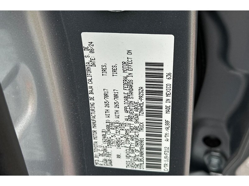 Toyota Tacoma Vehicle Full-screen Gallery Image 33