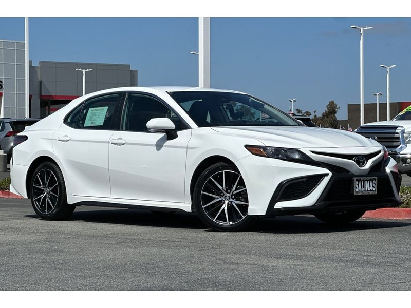 Toyota Camry Vehicle Full-screen Gallery Image 02