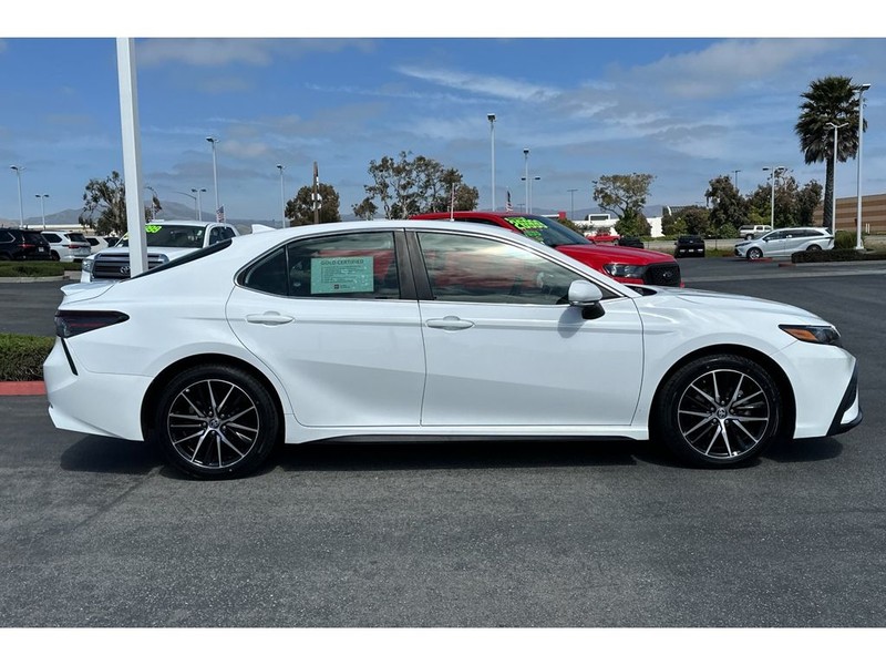 Toyota Camry Vehicle Full-screen Gallery Image 03