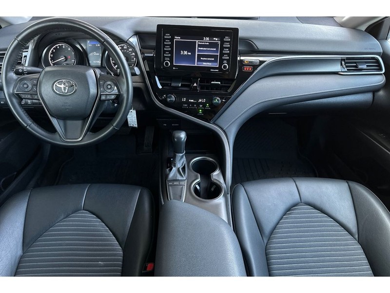 Toyota Camry Vehicle Full-screen Gallery Image 14