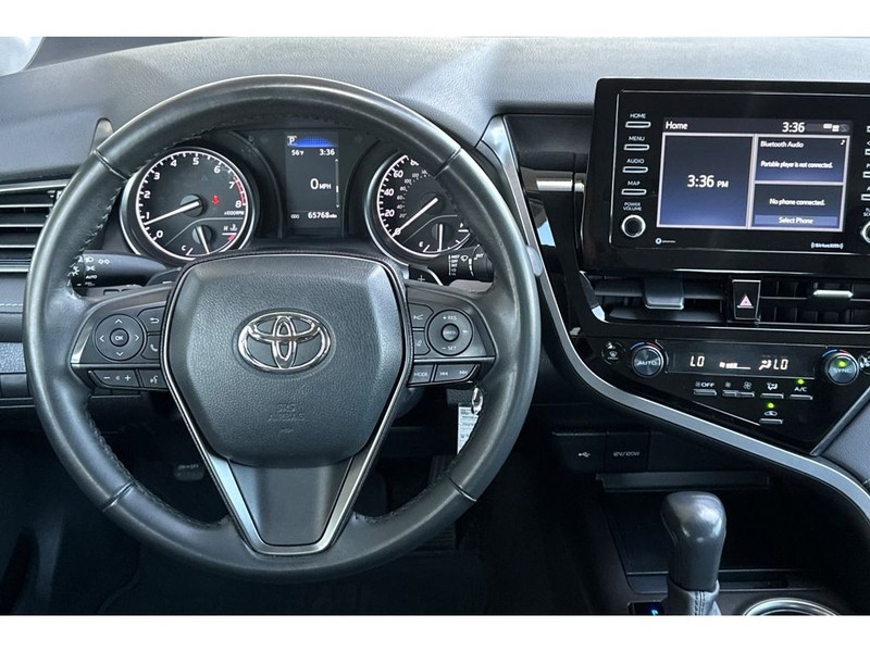 Toyota Camry Vehicle Full-screen Gallery Image 15