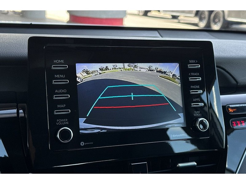 Toyota Camry Vehicle Full-screen Gallery Image 20