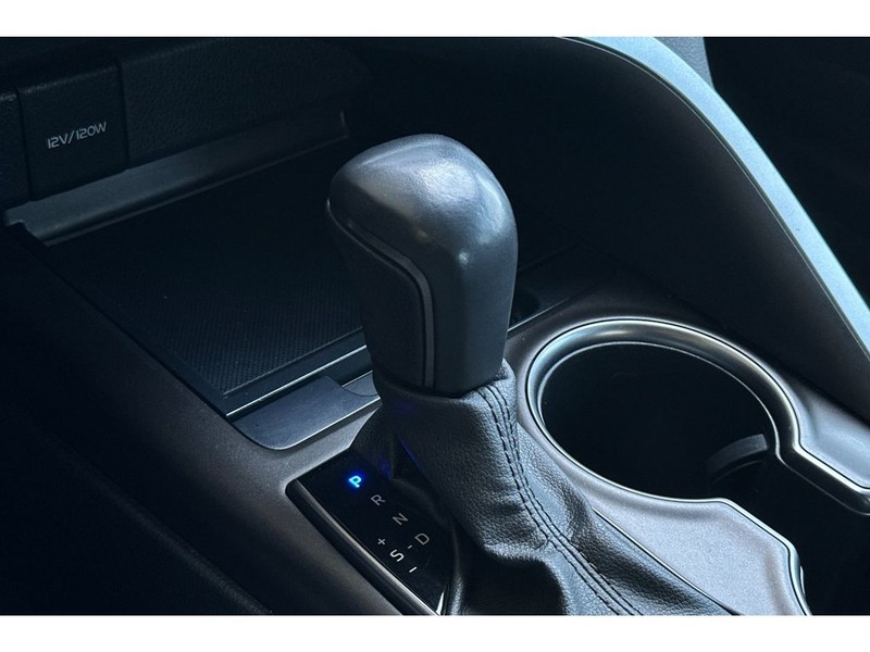 Toyota Camry Vehicle Full-screen Gallery Image 22