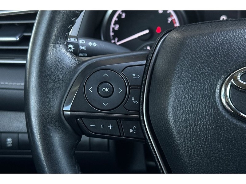Toyota Camry Vehicle Full-screen Gallery Image 24