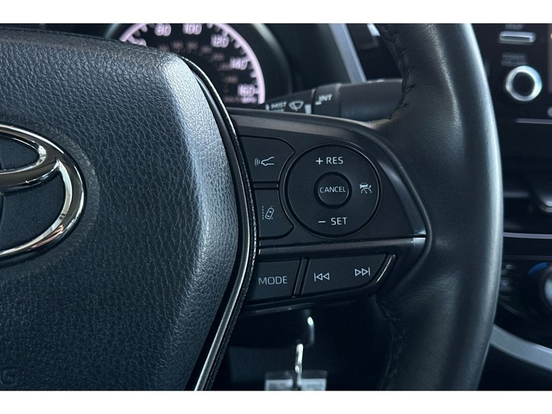 Toyota Camry Vehicle Full-screen Gallery Image 25