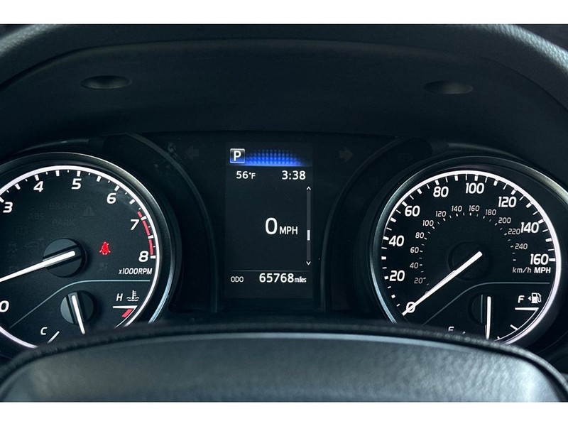 Toyota Camry Vehicle Full-screen Gallery Image 26