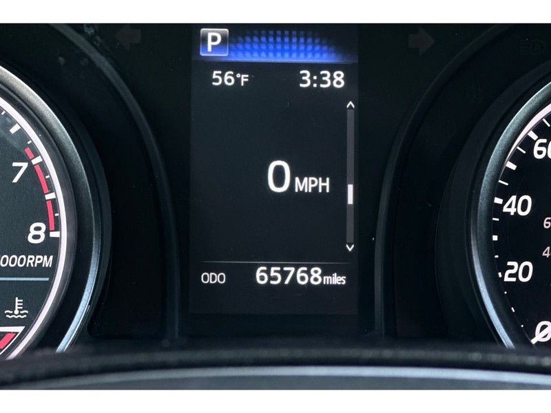 Toyota Camry Vehicle Full-screen Gallery Image 27