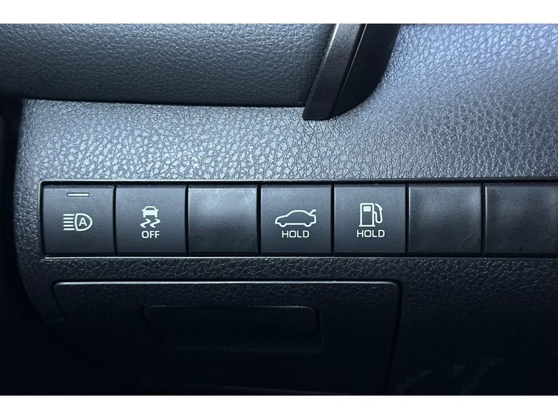 Toyota Camry Vehicle Full-screen Gallery Image 28