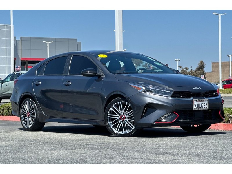 Kia Forte Vehicle Full-screen Gallery Image 02