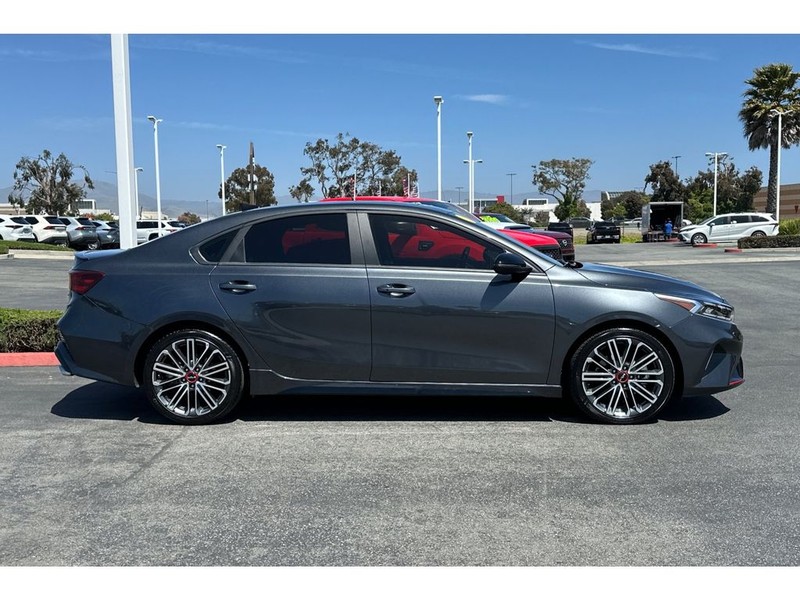 Kia Forte Vehicle Full-screen Gallery Image 03