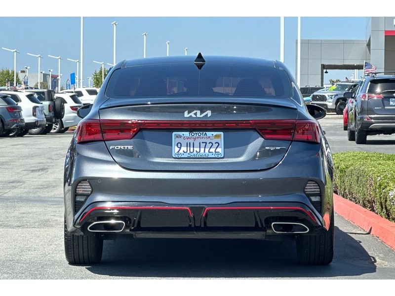 Kia Forte Vehicle Full-screen Gallery Image 05