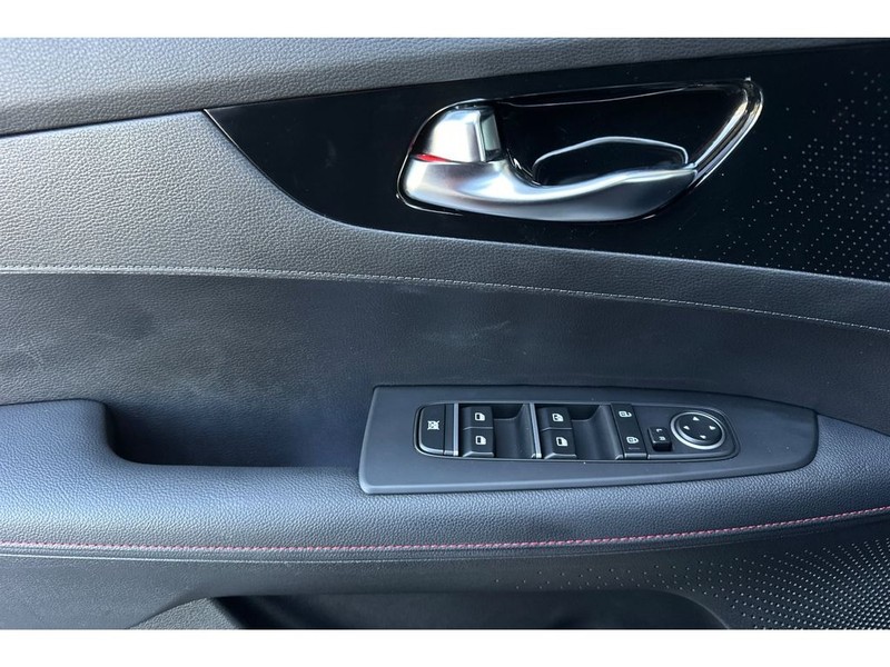 Kia Forte Vehicle Full-screen Gallery Image 11