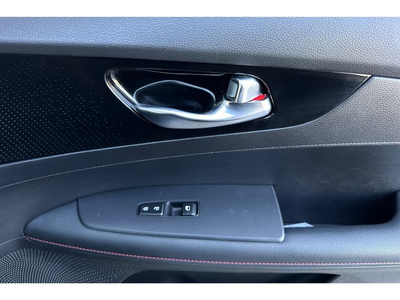 Kia Forte Vehicle Full-screen Gallery Image 19