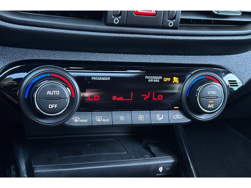 Kia Forte Vehicle Full-screen Gallery Image 23
