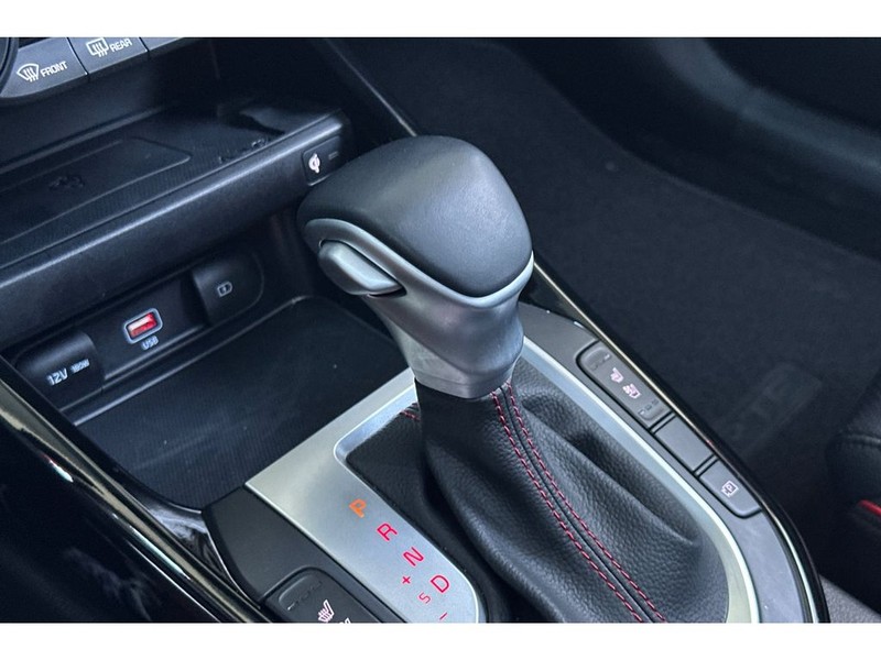 Kia Forte Vehicle Full-screen Gallery Image 24