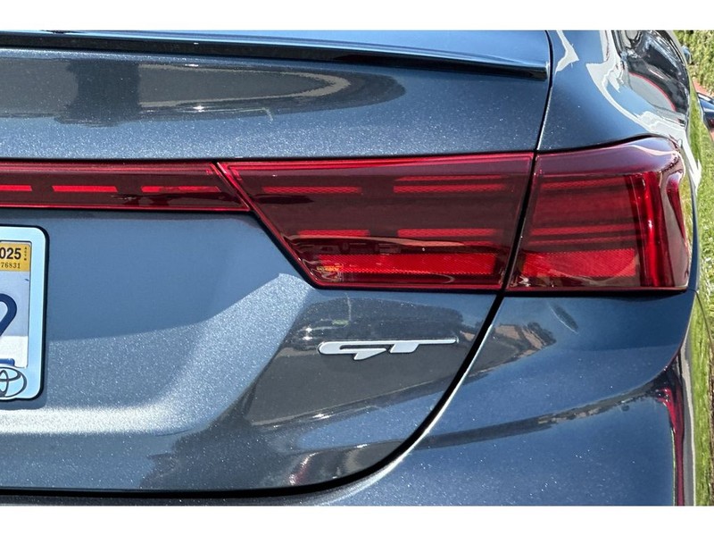 Kia Forte Vehicle Full-screen Gallery Image 33