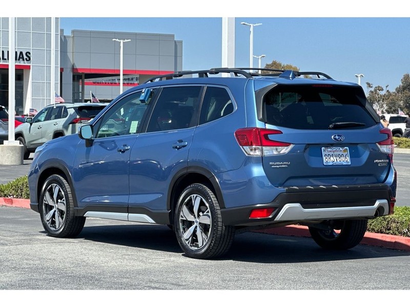 Subaru Forester Vehicle Full-screen Gallery Image 06