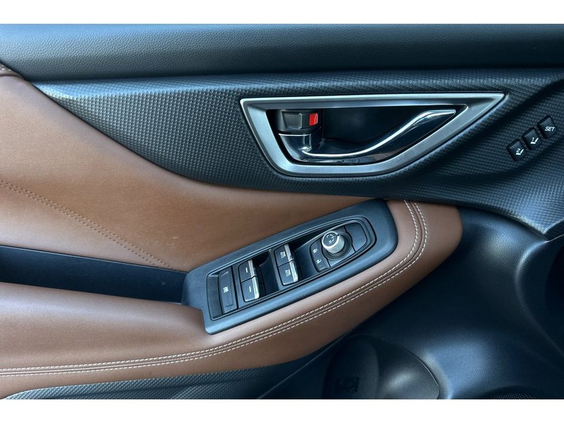 Subaru Forester Vehicle Full-screen Gallery Image 11