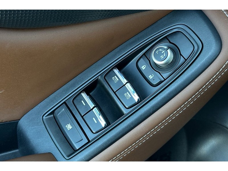 Subaru Forester Vehicle Full-screen Gallery Image 12