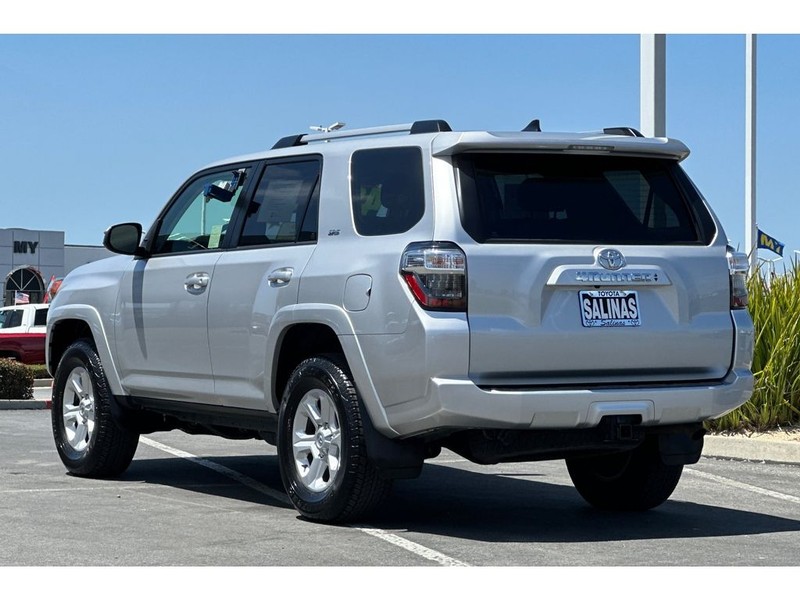 Toyota 4Runner Vehicle Full-screen Gallery Image 06