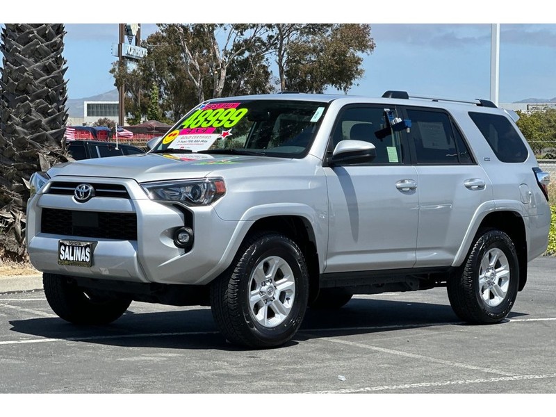 Toyota 4Runner Vehicle Full-screen Gallery Image 08