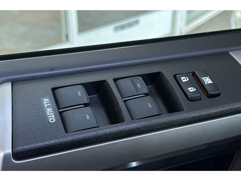 Toyota 4Runner Vehicle Full-screen Gallery Image 12