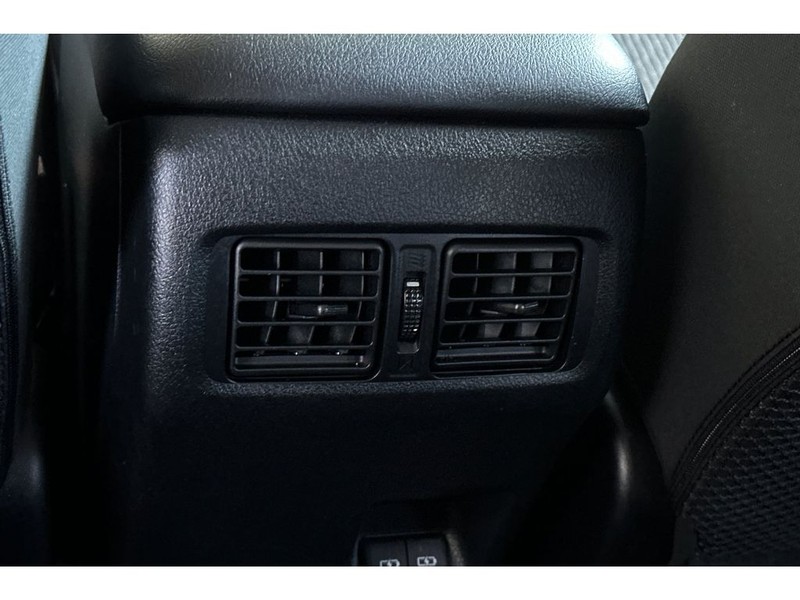 Toyota 4Runner Vehicle Full-screen Gallery Image 14