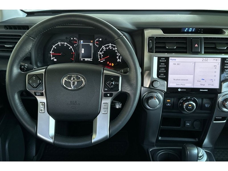 Toyota 4Runner Vehicle Full-screen Gallery Image 16