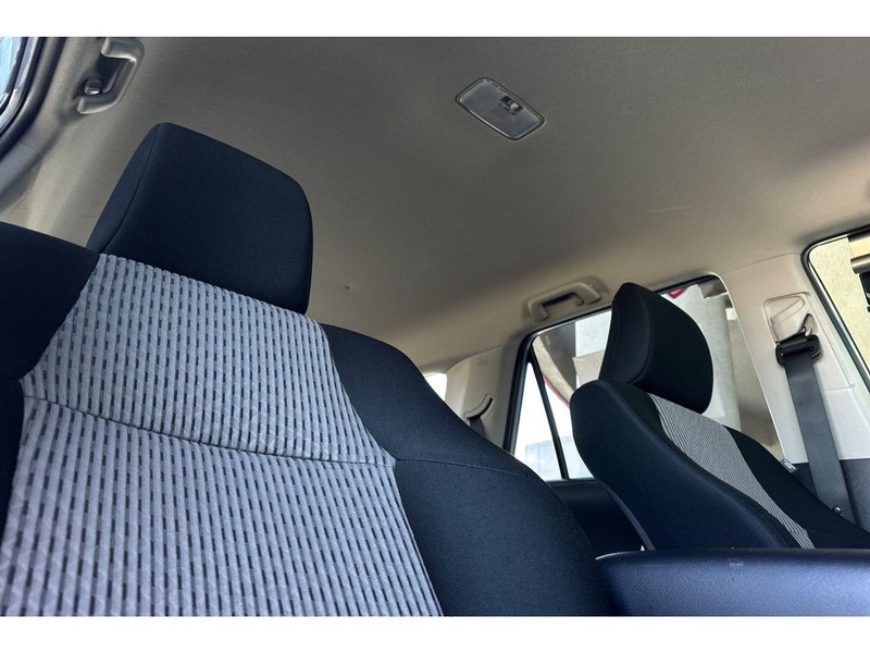 Toyota 4Runner Vehicle Full-screen Gallery Image 19