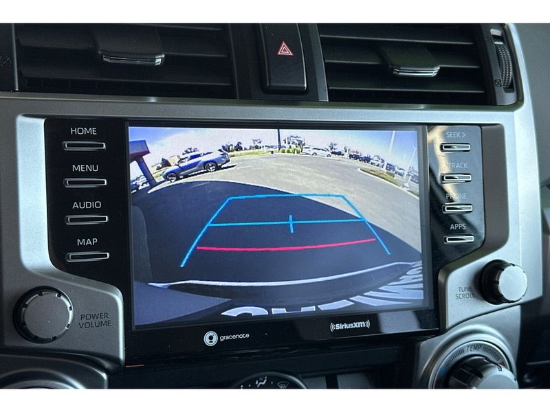 Toyota 4Runner Vehicle Full-screen Gallery Image 22