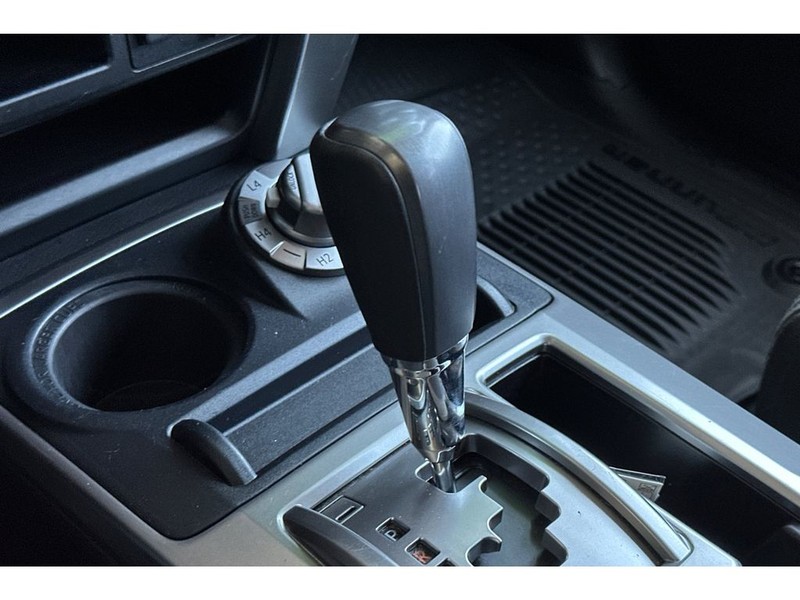 Toyota 4Runner Vehicle Full-screen Gallery Image 24