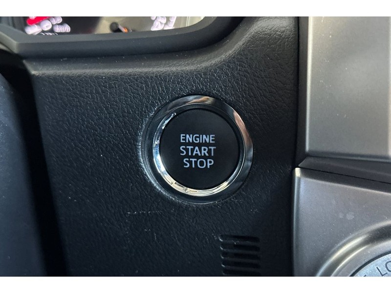 Toyota 4Runner Vehicle Full-screen Gallery Image 25
