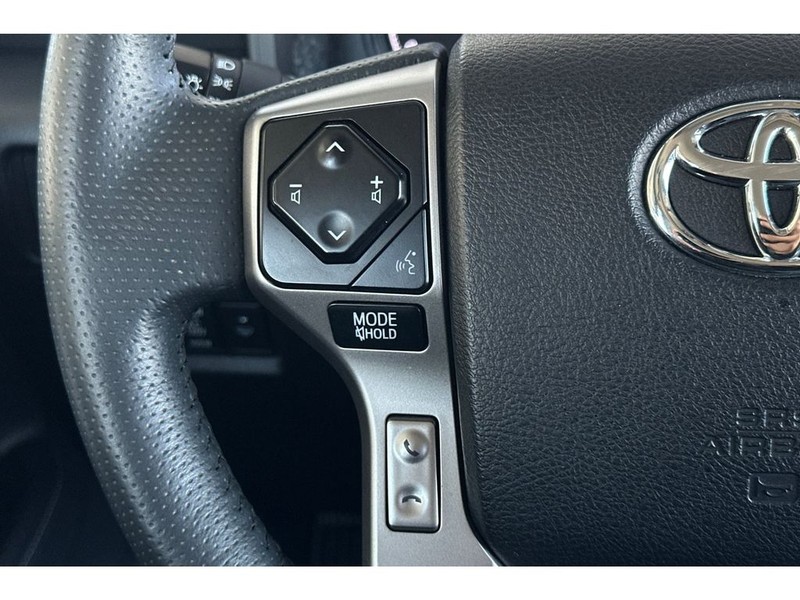 Toyota 4Runner Vehicle Full-screen Gallery Image 27