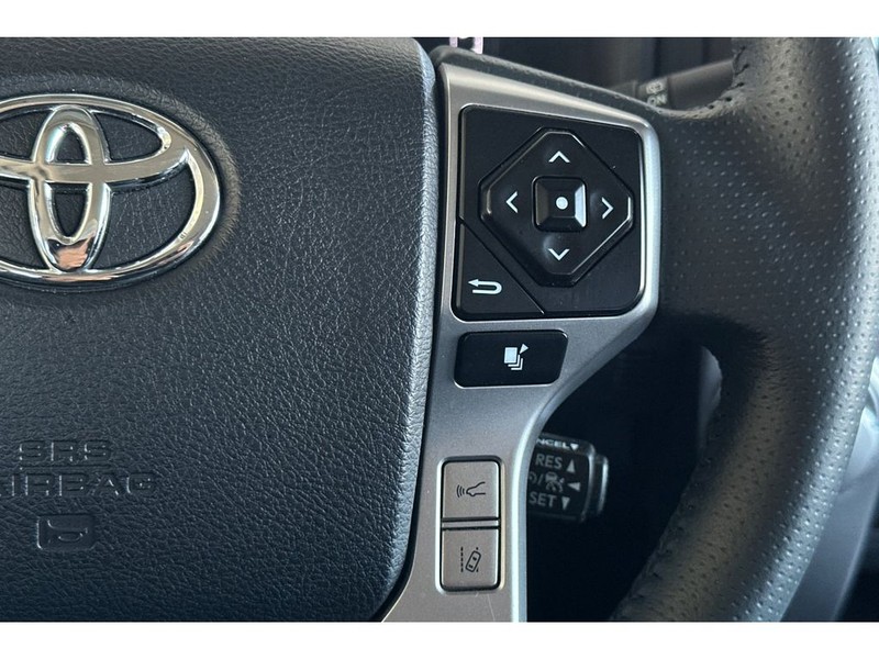 Toyota 4Runner Vehicle Full-screen Gallery Image 28