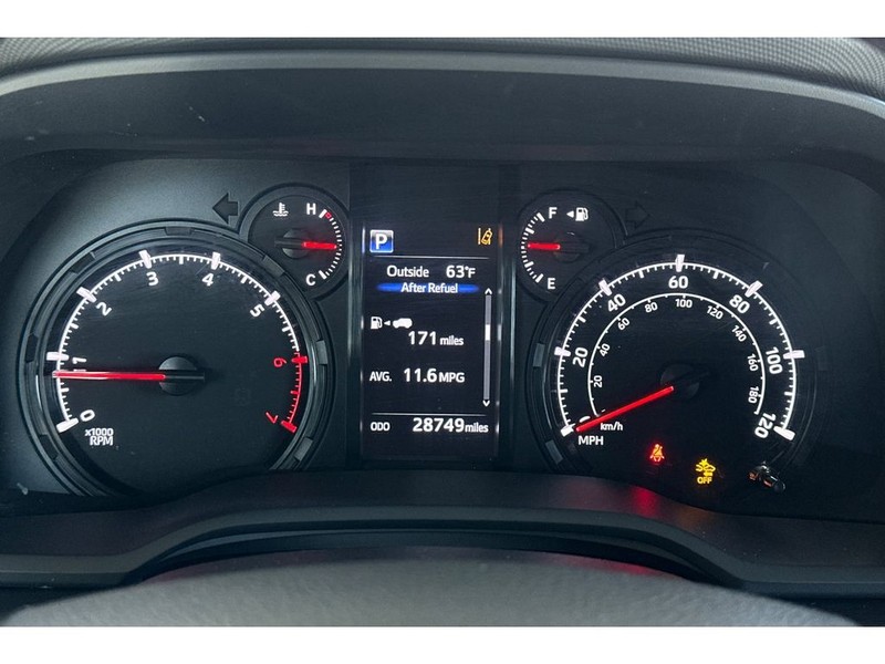Toyota 4Runner Vehicle Full-screen Gallery Image 29