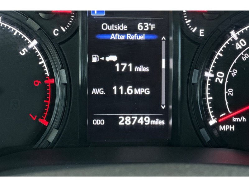 Toyota 4Runner Vehicle Full-screen Gallery Image 30