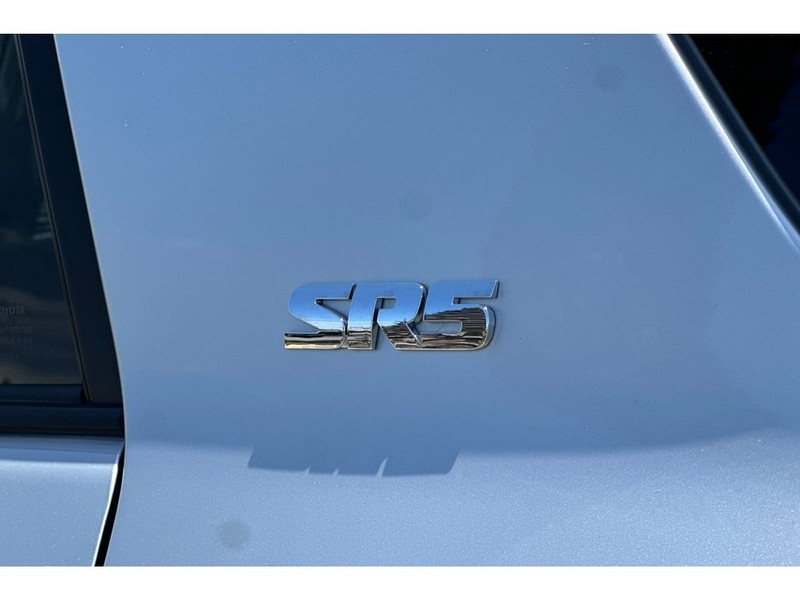 Toyota 4Runner Vehicle Full-screen Gallery Image 33