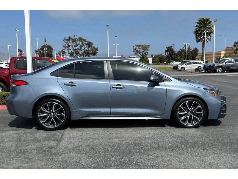 Toyota Corolla Vehicle Full-screen Gallery Image 03