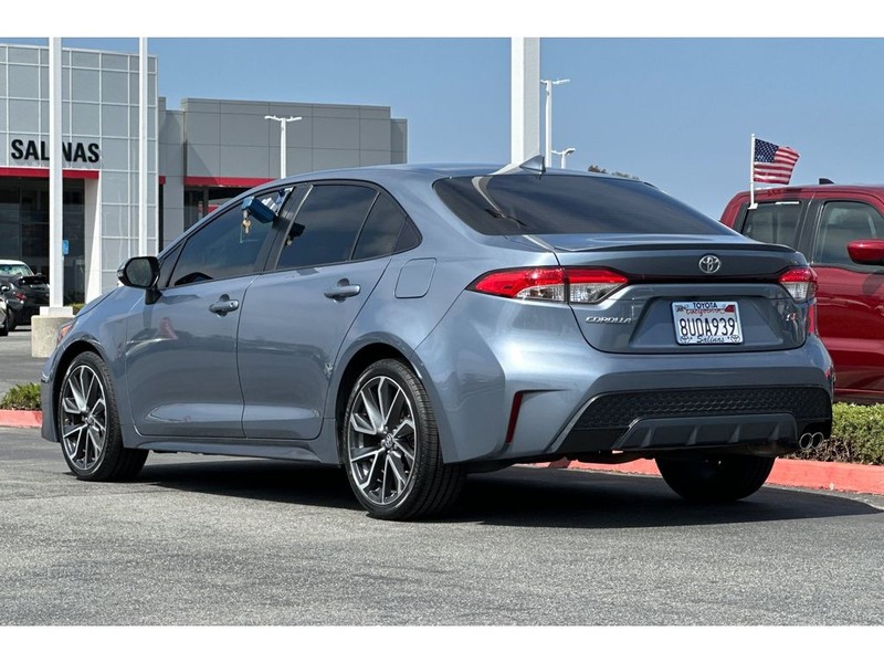 Toyota Corolla Vehicle Full-screen Gallery Image 06