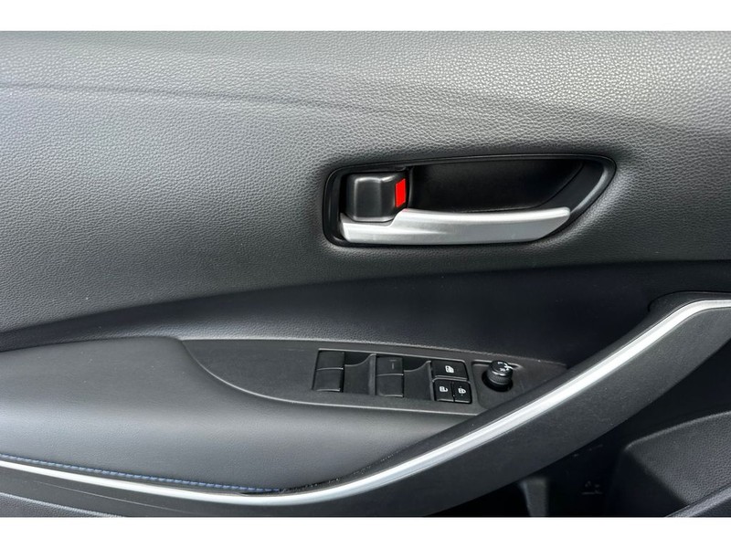 Toyota Corolla Vehicle Full-screen Gallery Image 11