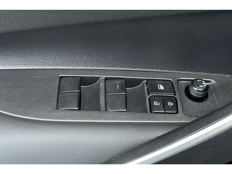 Toyota Corolla Vehicle Full-screen Gallery Image 12