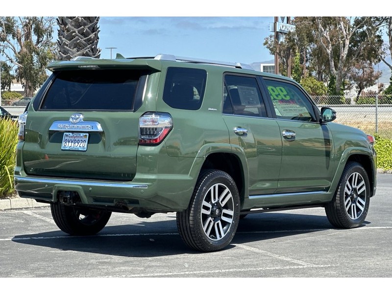 Toyota 4Runner Vehicle Full-screen Gallery Image 04