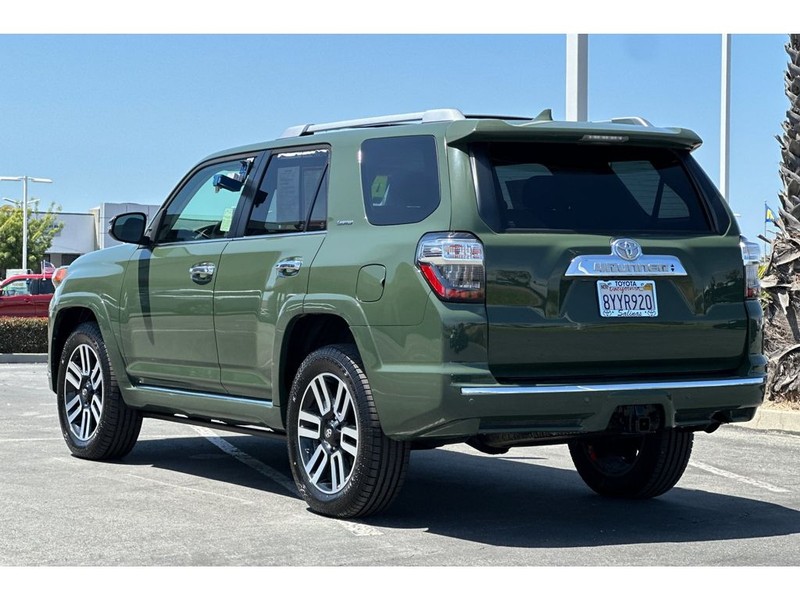 Toyota 4Runner Vehicle Full-screen Gallery Image 06