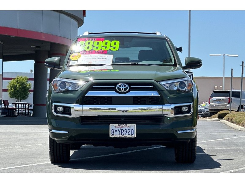 Toyota 4Runner Vehicle Full-screen Gallery Image 09