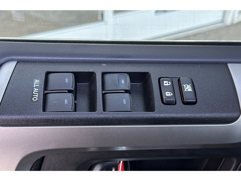 Toyota 4Runner Vehicle Full-screen Gallery Image 12