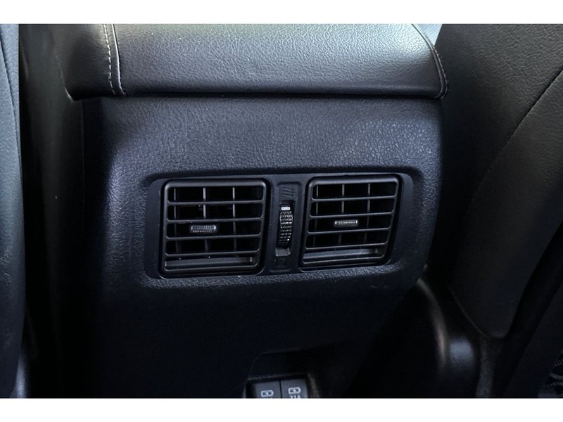 Toyota 4Runner Vehicle Full-screen Gallery Image 14