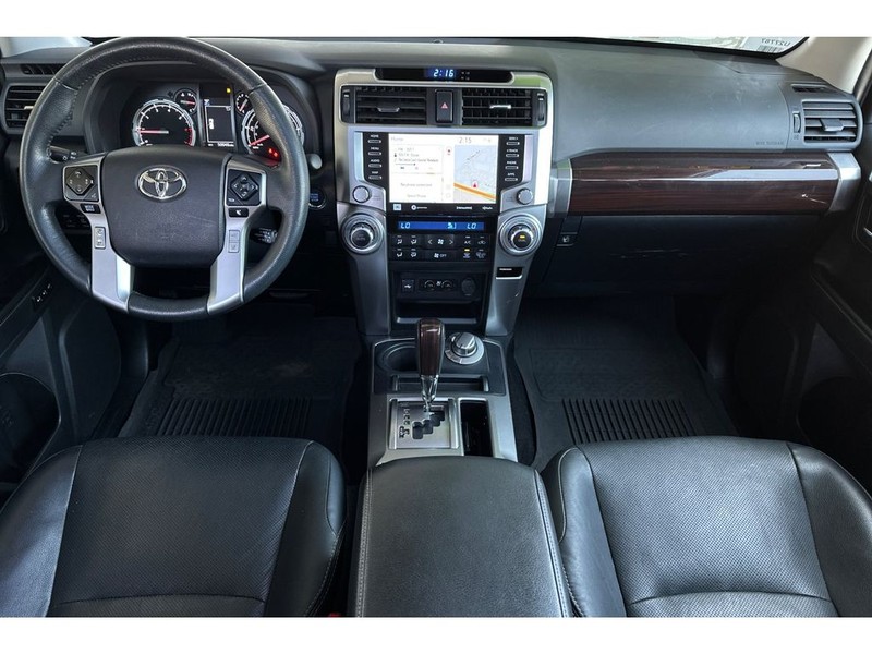 Toyota 4Runner Vehicle Full-screen Gallery Image 15