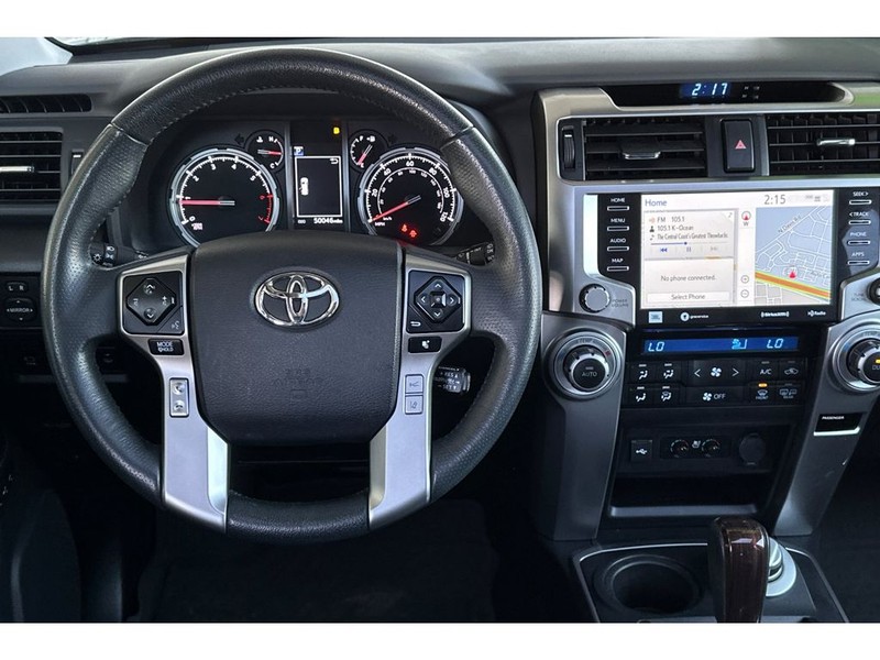 Toyota 4Runner Vehicle Full-screen Gallery Image 16