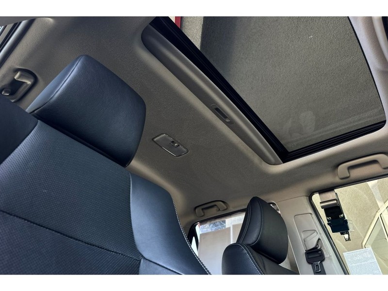 Toyota 4Runner Vehicle Full-screen Gallery Image 19